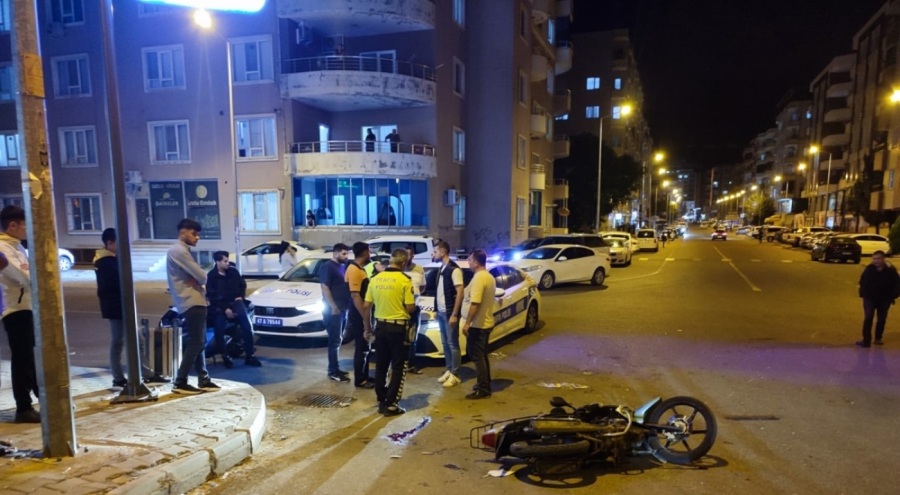 Minibüsle çarpışan motosikletli yaralandı