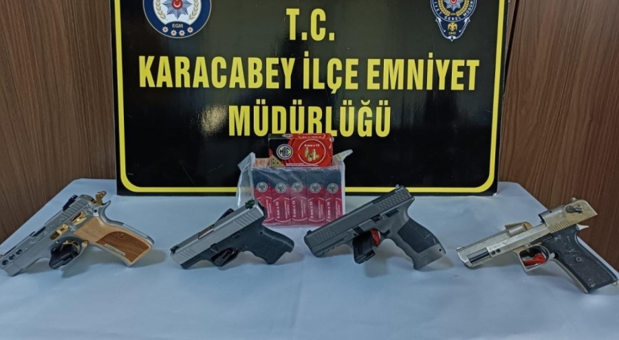 Bursa Karacabey'de bir evde 4 adet tabanca ele geçirildi