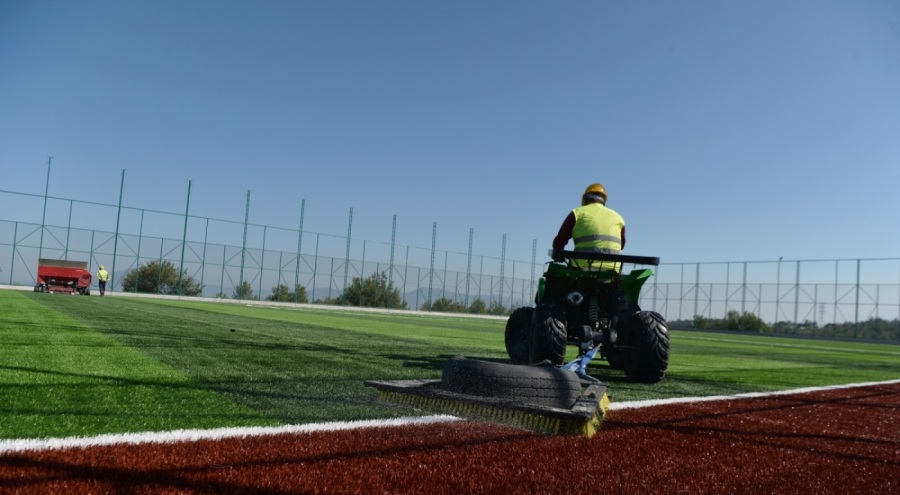 Osmangazi Belediyesi'nden Türkiye Futbol Federasyonu standartlarına uygun futbol sahası