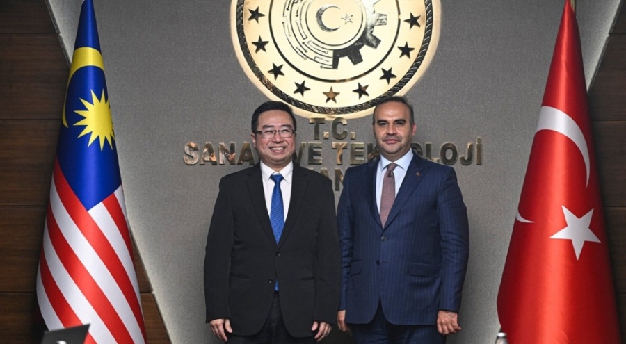 Bakan Kacır, Malezyalı mevkidaşı ile görüştü