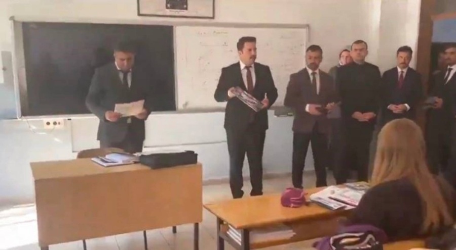 Ülkü Ocakları okula girdi, çocuklara "bozkurt" işareti yaptırdı!