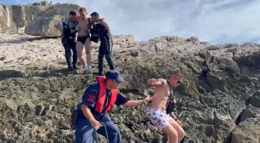 Kayalıklardan düşen Rus turist ekipler tarafından kurtarıldı