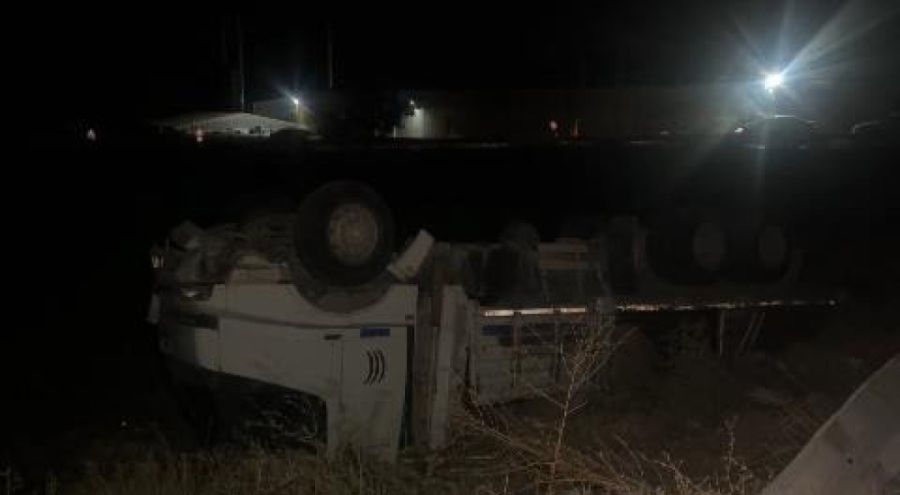 Hafif ticari araçla kamyon çarpışt: 1 öğretmen öldü, 5 yaralı