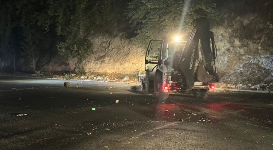 Dağdan kopan taşlar korkuttu!