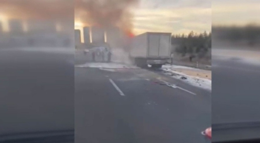 Kaza yapan tır alev alev yandı!