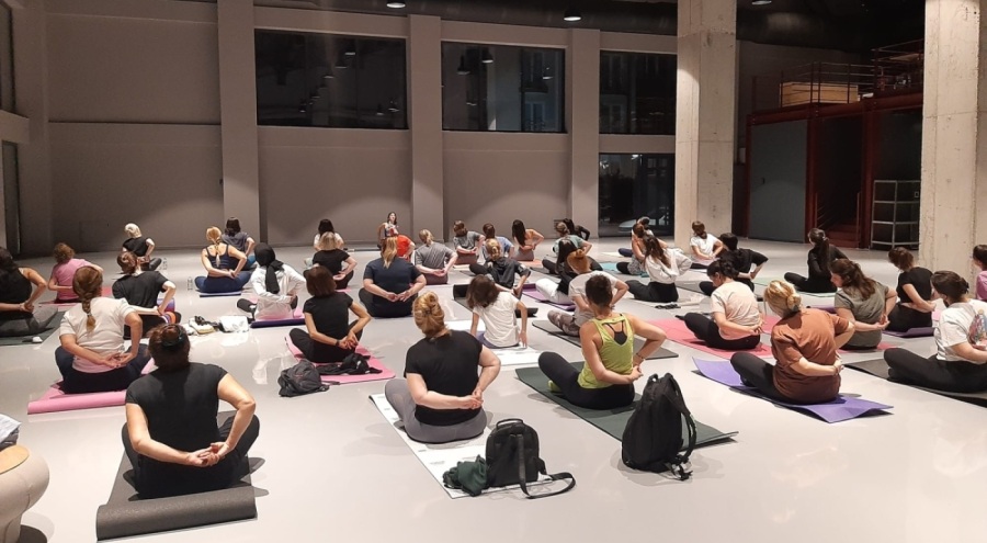 Nilüfer'de "Kadınlar Depoda Yoga" buluşmaları sürüyor
