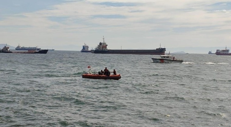 Denize giren çocuk kayboldu