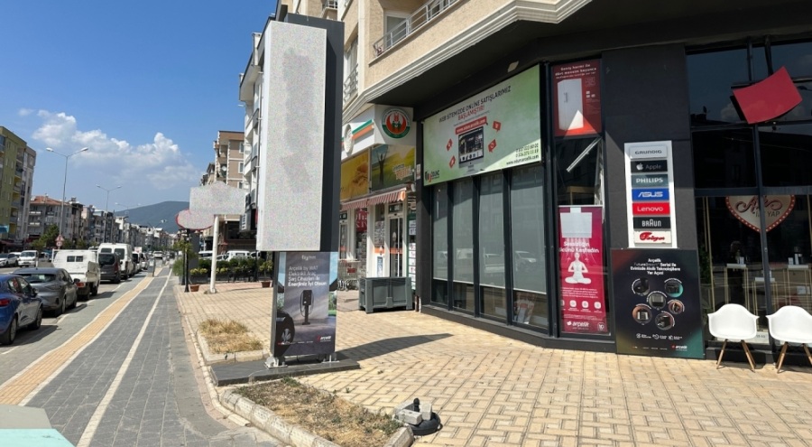 Bursa'da yönetmeliğe uymayan tabela, afiş ve totemleri kaldırıldı
