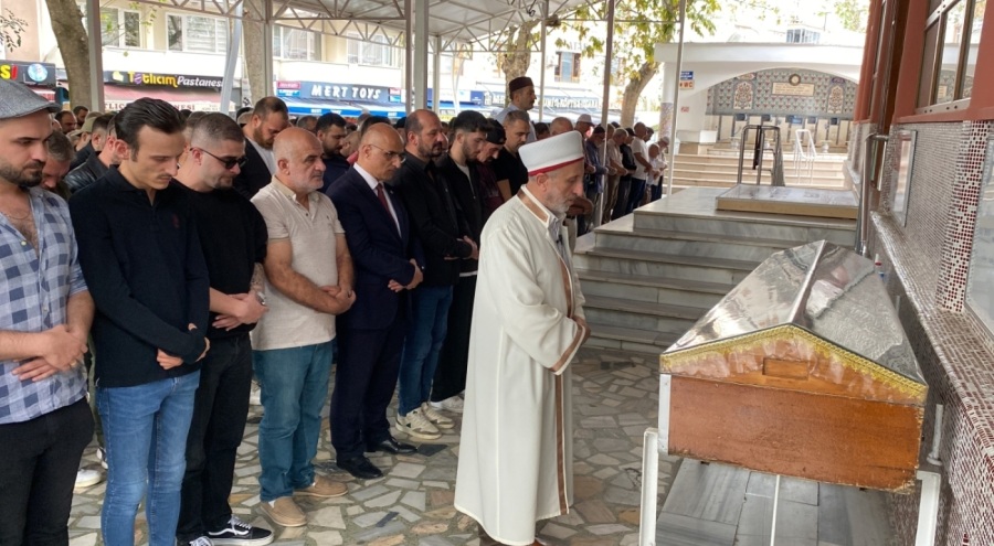 Eşinin dayısının otobüste katlettiği Enes toprağa verildi
