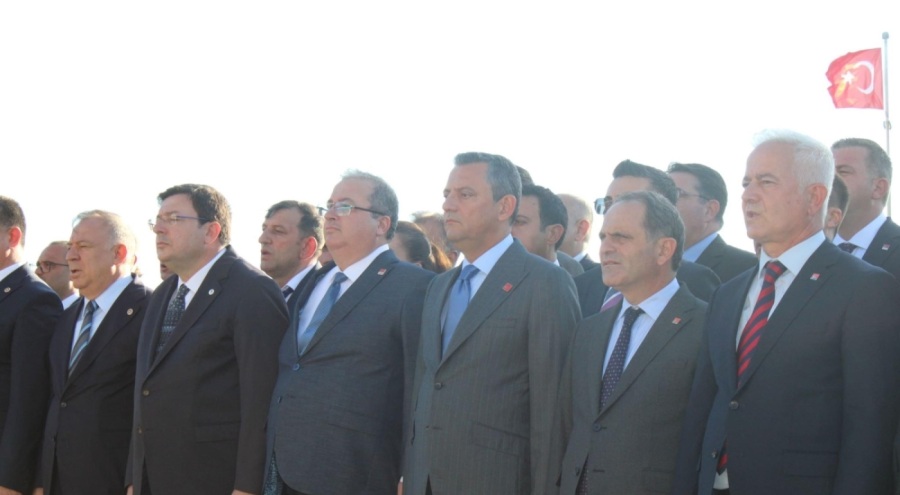 CHP Genel Başkanı Özgür Özel, Çanakkale Şehitler Abidesi'ne ziyaret