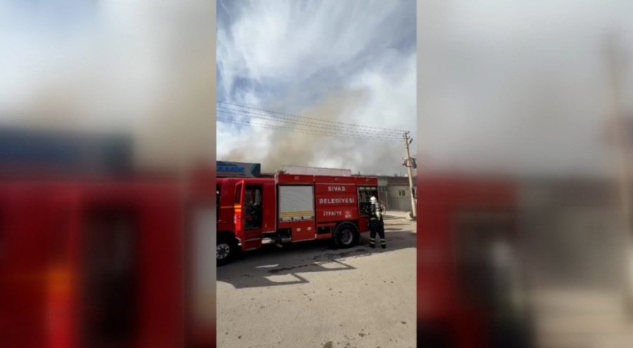 Sanayi sitesinde yangın çıktı: 3 dükkan zarar gördü