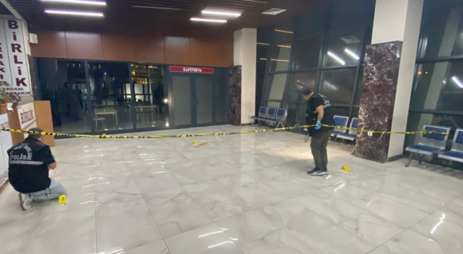 Tartıştığı kişiyi tabancayla vuran şüpheli çevredekiler tarafından darbedildi