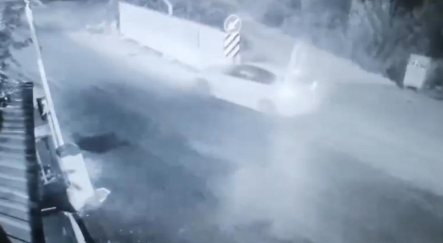 Otomobil beton bariyere çarptı! 18 yaşındaki sürücü hayatını kaybetti