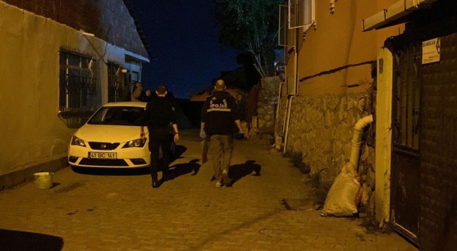 4 kişi arasında çıkan silahlı kavgada kan aktı