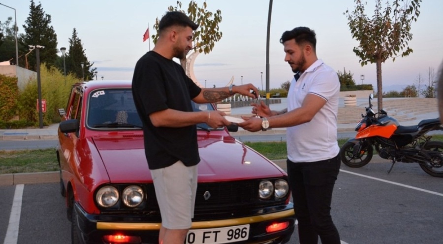 İlginç takas! iPhone 16 için otomobilinden vazgeçti