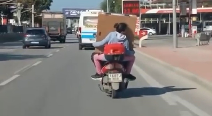 Bursa'da tehlikeli yolculuk! Küçük kızın canını hiçe saydı