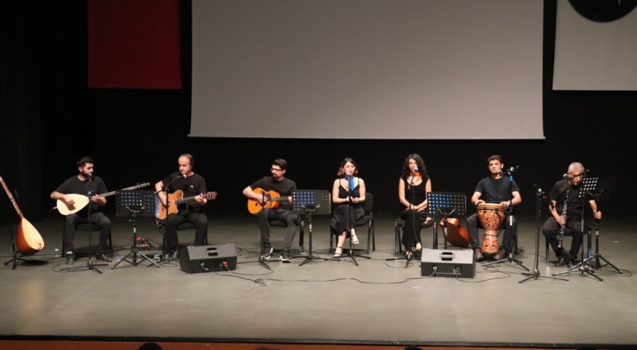 Bursa'da mimarların konser geliri sokak hayvanlarına bağışlandı