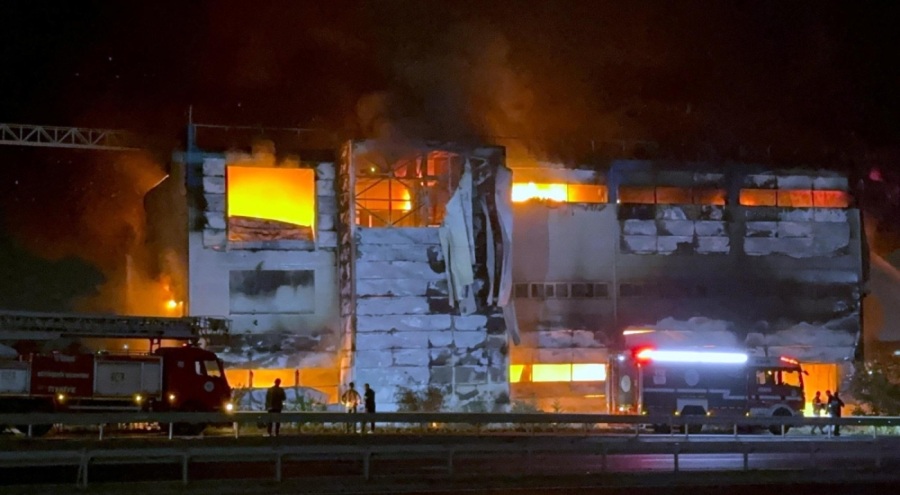 Fabrika yangını! Kullanılamaz hale geldi