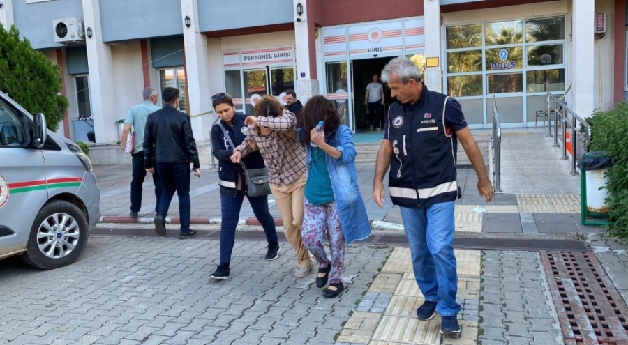 Hırsızlık şüphelisi 2 kadın tutuklandı