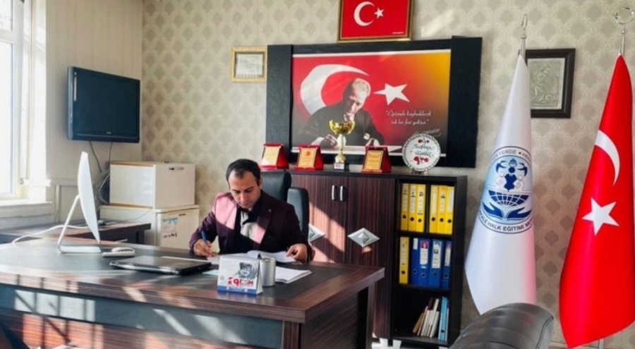 Halk eğitim müdürü odasında intihar etti!