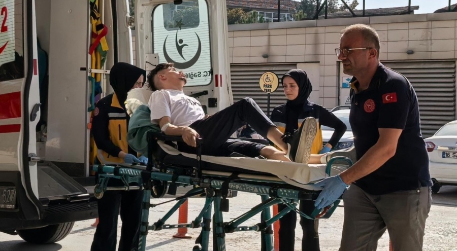 Bursa'da otomobil ile motosiklet çarpıştı! Yaralılar var