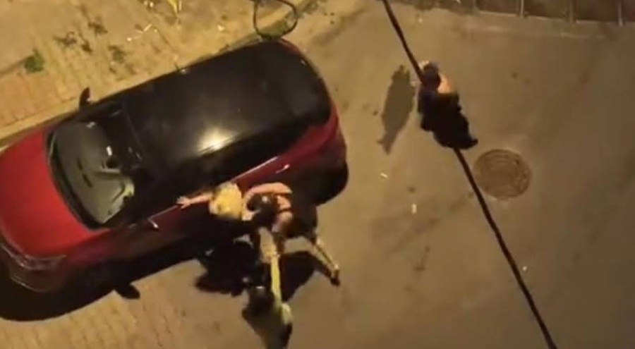 Sokakta bağıran kadına yumruklu saldırı