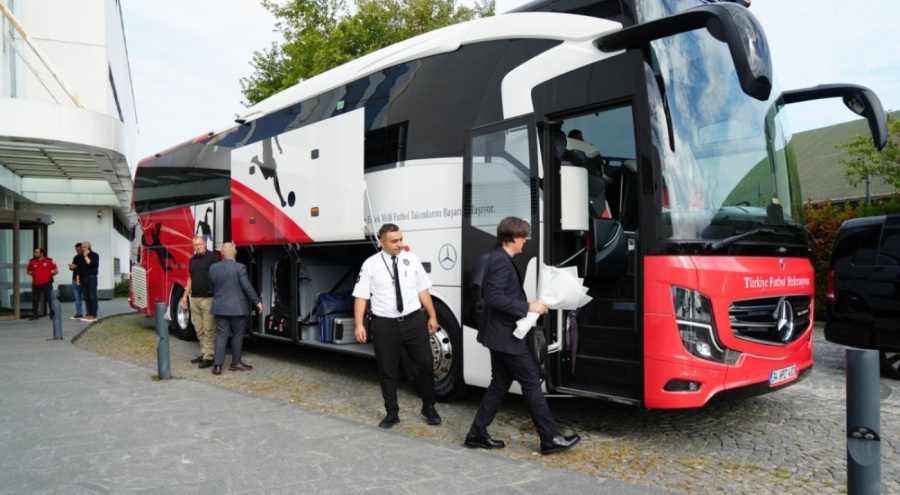 Milli Takım İzlanda'ya uçtu