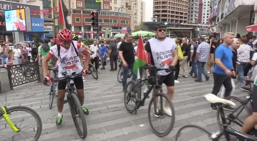 Bursa'da bisikletliler Gazze için pedal çevirdi