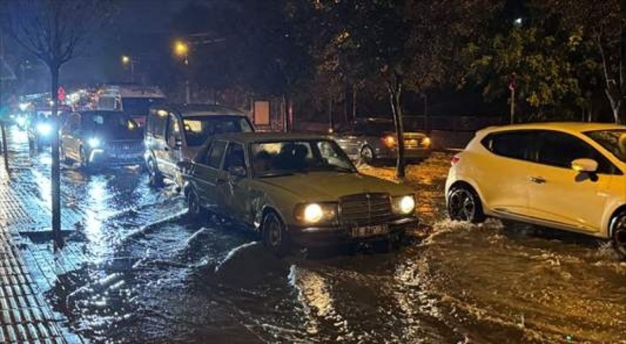 Bursa'da sağanak yağış etkili oldu!