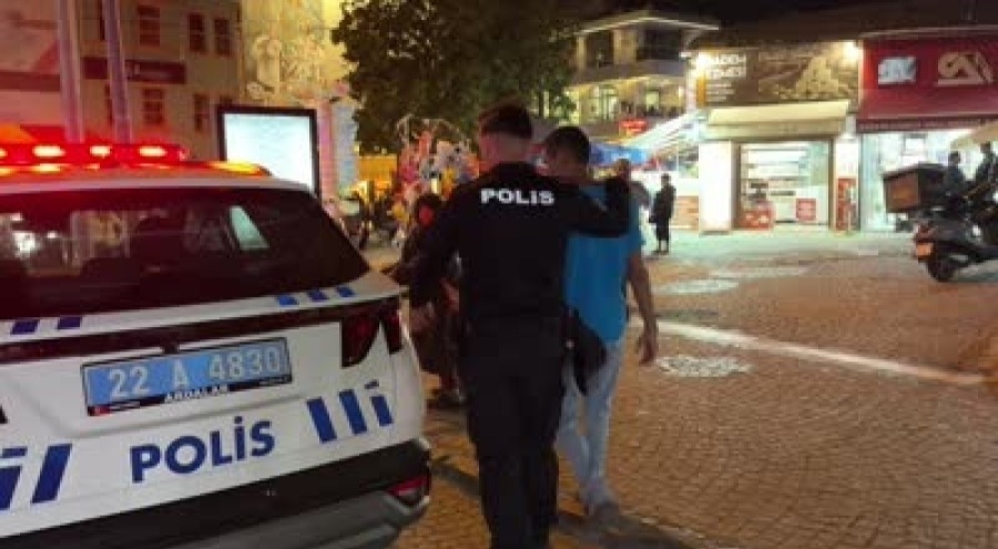 Ailesiyle yaşadığı evi ateşe veren kişi polise teslim oldu