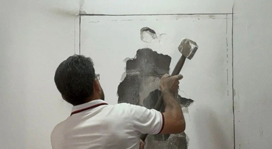 Kapısı duvarla kapatılan İrfan Aldeniz, iki yıl sonra evine kavuştu