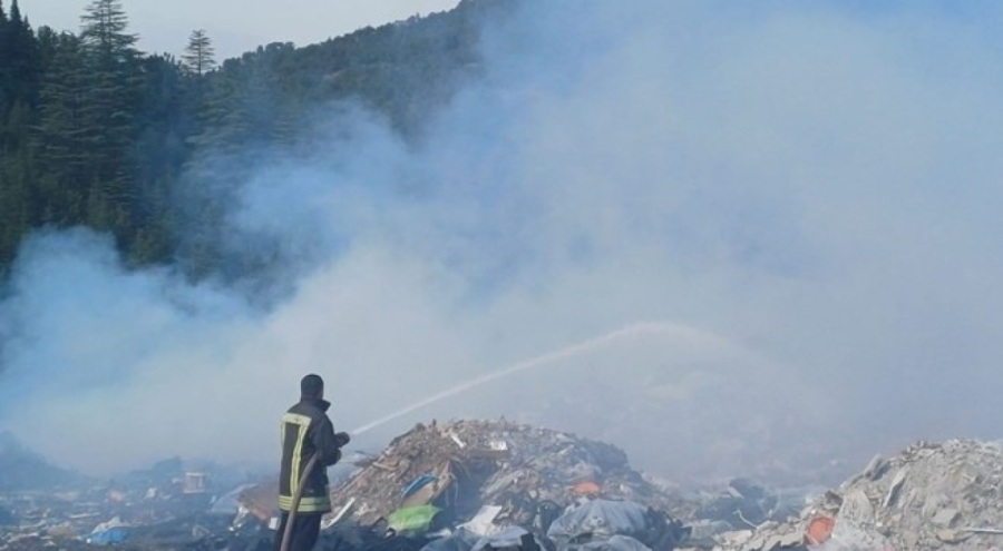 Çöp toplama merkezinde yangın