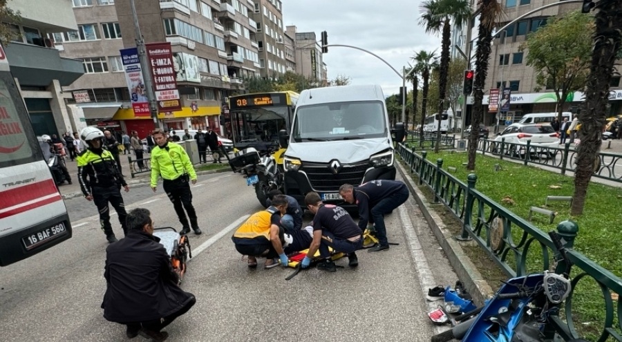 Bursa'da kamyonetle motosiklet çarpıştı!