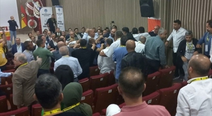 Malatyaspor Kulübünde delegeler arasında yumruklu kavga çıktı