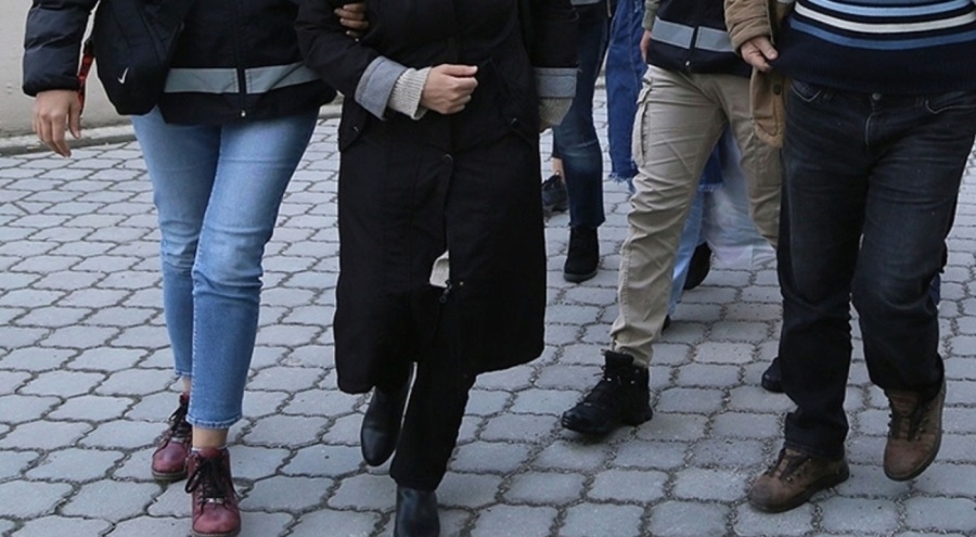 Yeni doğmuş bebeği klozete bırakıp kaçtılar!