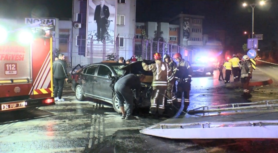 Kırmızı ışıkta geçen taksi otomobil ile çarpıştı: 10 yaralı