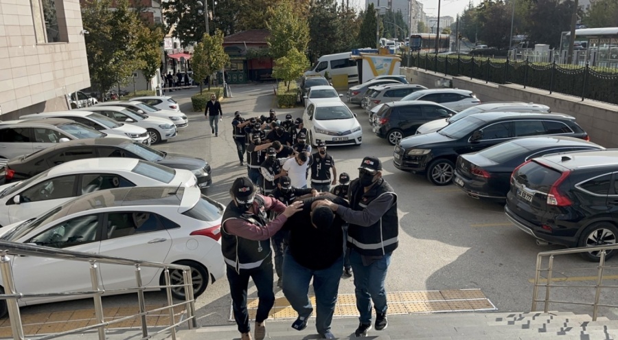 Yasa dışı silah ticareti operasyonu: 7 gözaltı