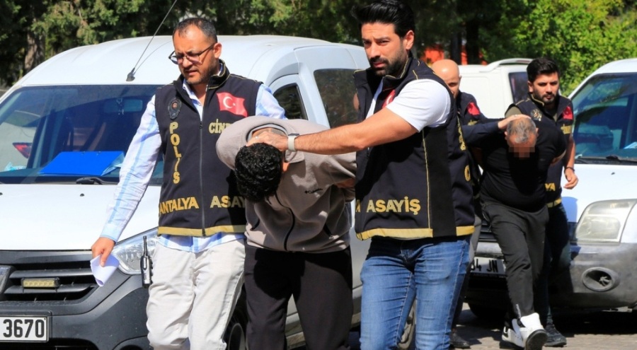 Antalya'da 22 yaşındaki genç kör kurşuna kurban gitti!