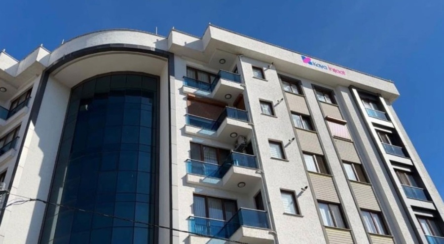 Down sendromlu genç, 40 günlük bebeği camdan attı