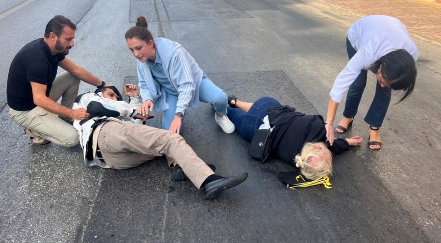 Kazada yaralananlara nöbetten çıkan doktor müdahale etti