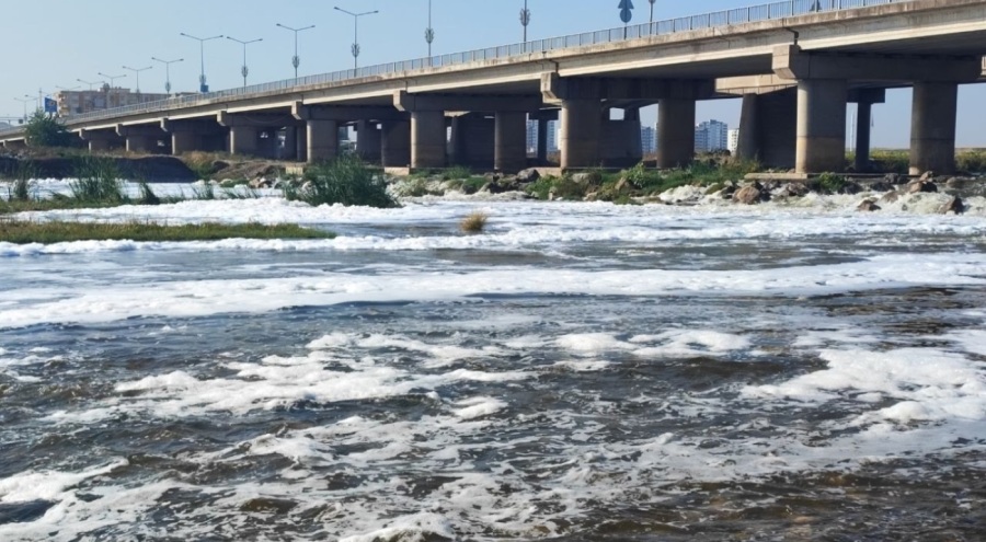 Dicle Nehri köpüklendi! Ekipler inceleme başlattı