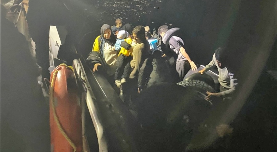 Balıkesir'in Ayvalık açıklarında 39 düzensiz göçmen yakalandı
