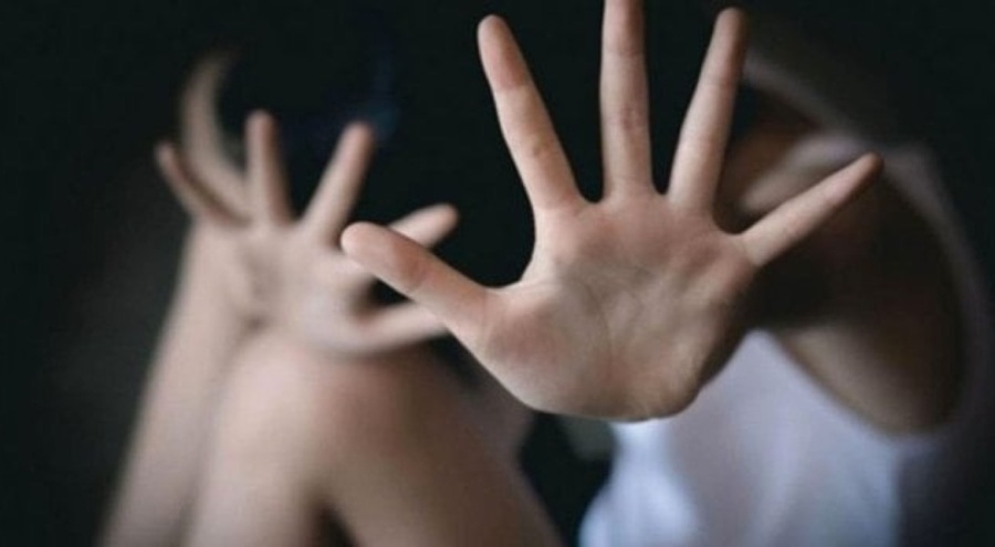 14 yaşındaki kızı taciz etmek için pencereye tırmandı!