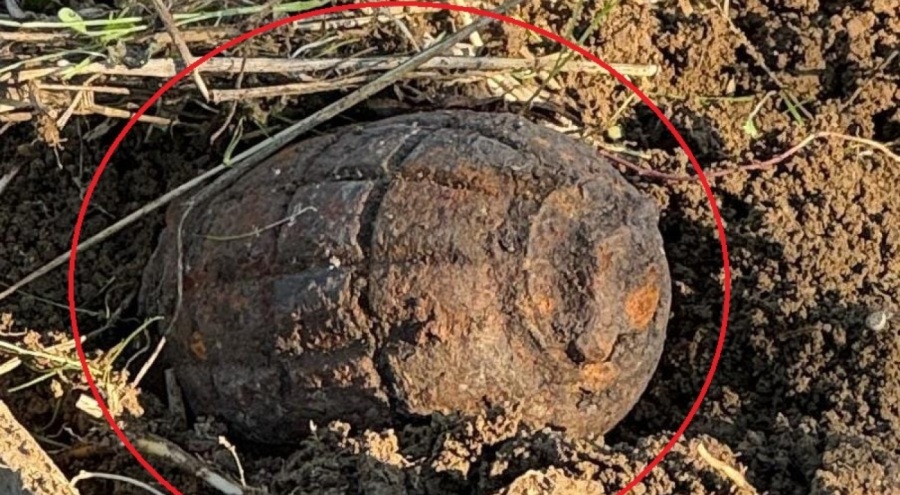 Bursa'da tarlayı süren çiftçi patlamamış el bombası buldu