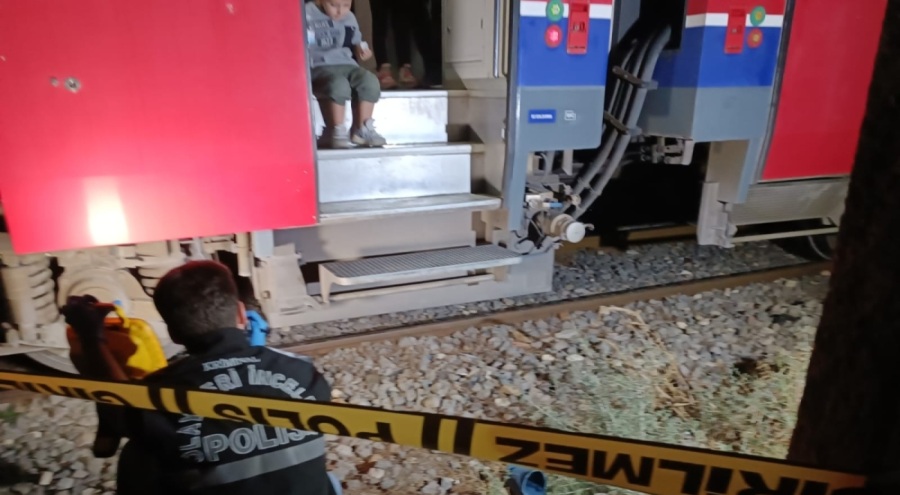 Yolcu treninin çarptığı kişi, ağır yaralandı