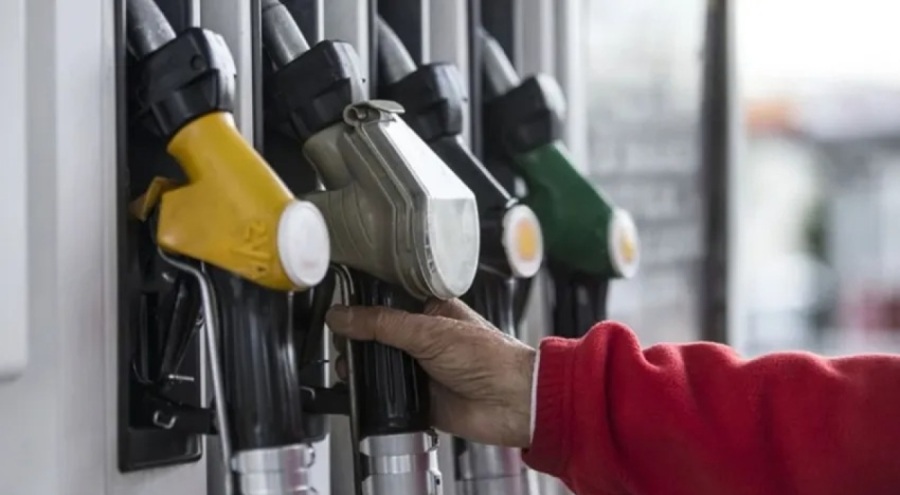 Petrol fiyatı, yüzde 4'den fazla düştü