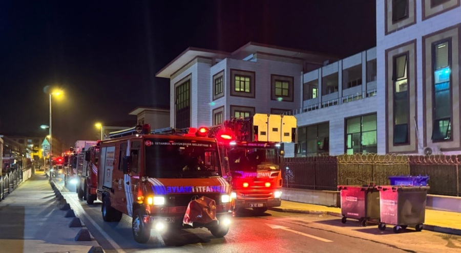 Öğrenci yurdunun alt katındaki otoparkta yangın çıktı