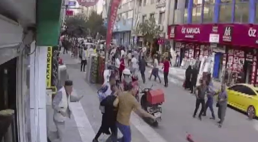 Elazığ'da binadan düşen sıva parçalarıyla 4 kişi yaralandı