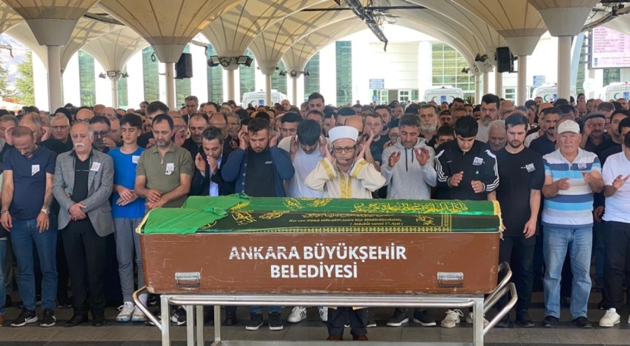 Polis eşi tarafından vurulan kadın, Ankara'da toprağa verildi