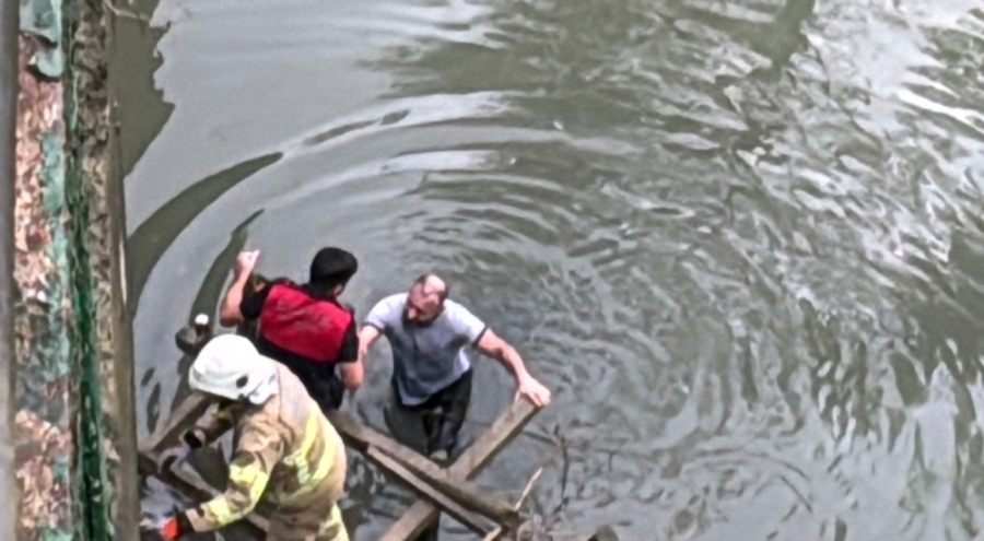 İçki içerken ırmağa düştü